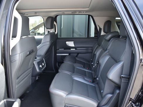 Used 2025 Ford Expedition Max Active AWD/4WD image 6