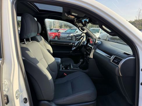 Used 2023 Lexus GX 460 Premium w/ Premium Package image 14