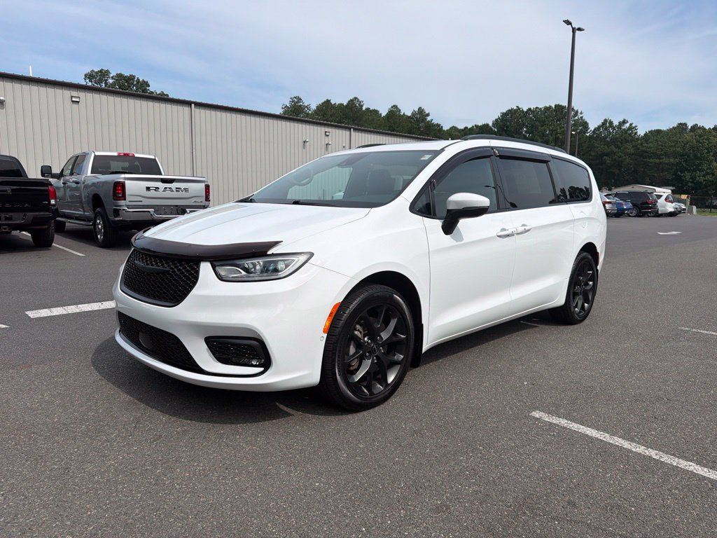 Used 2023 Chrysler Pacifica Touring-L w/ S Appearance Package AWD/4WD image 2
