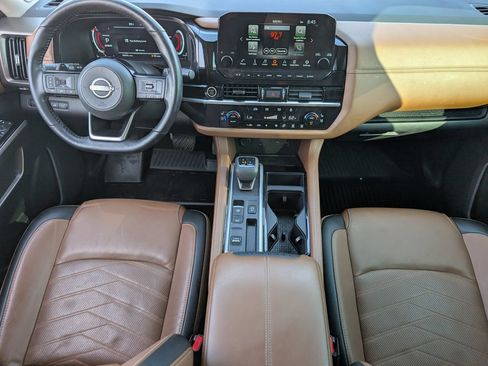 Used 2024 Nissan Pathfinder Platinum FWD image 9