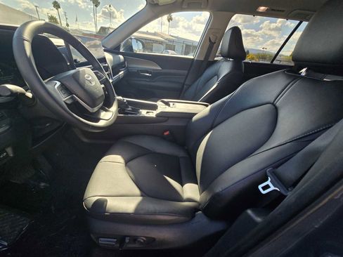 Used 2025 Toyota Grand Highlander AWD image 24