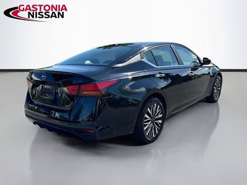 Certified 2025 Nissan Altima 2.5 SV FWD image 9