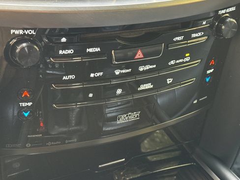 Used 2020 Lexus LX 570 4WD w/ Sport Package image 19