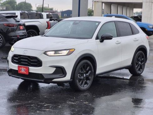 Used 2024 Honda HR-V Sport image 3