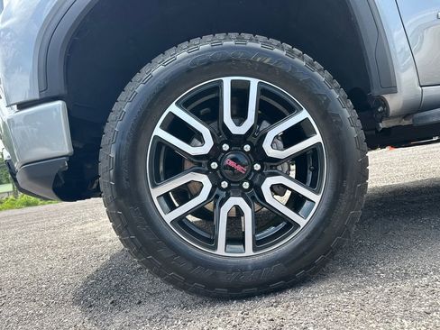 Used 2024 GMC Sierra 1500 AT4 w/ Technology Package AWD/4WD image 12