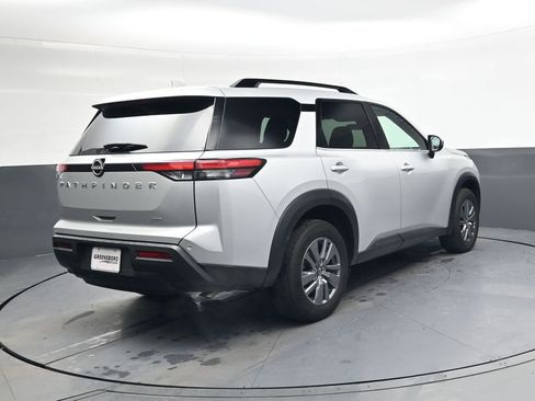 Used 2025 Nissan Pathfinder SV image 4