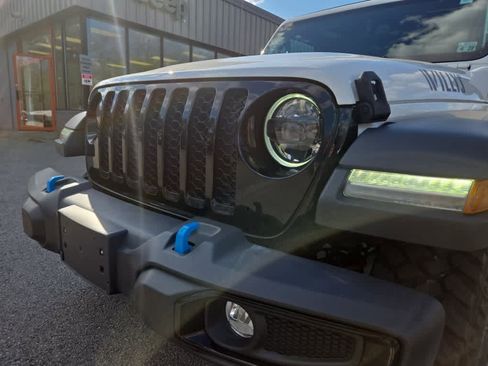Used 2023 Jeep Wrangler Unlimited w/ Sun & Screen Package AWD/4WD image 6