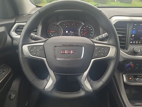 Used 2023 GMC Acadia SLT image 15