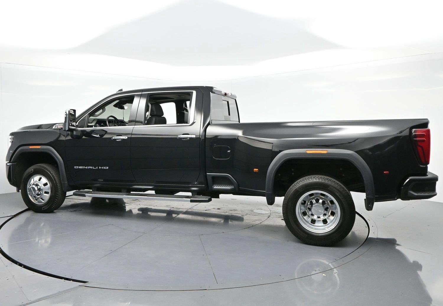 Used 2024 GMC Sierra 3500 Denali w/ Denali Reserve Package AWD/4WD image 2