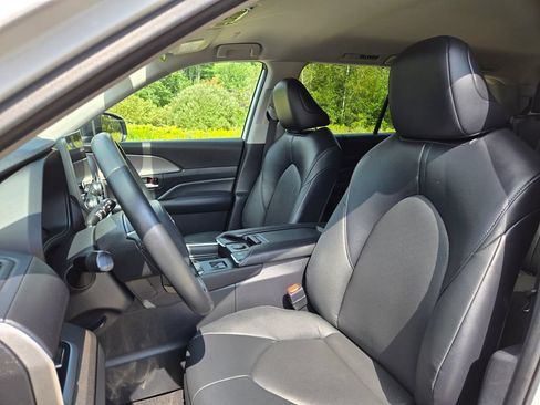 Used 2024 Toyota Grand Highlander AWD image 14