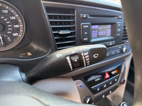 Used 2017 Hyundai Elantra SE FWD image 17