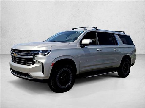 Certified 2022 Chevrolet Suburban LT w/ Luxury Package AWD/4WD image 4