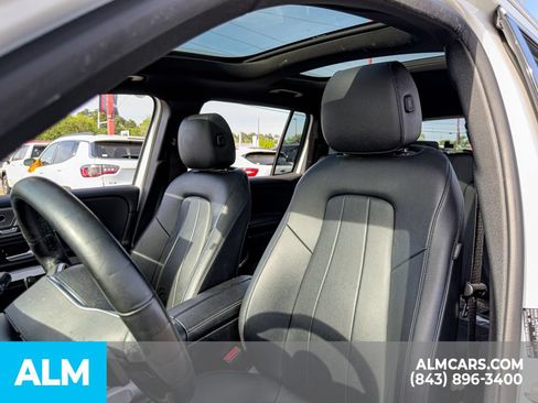 Used 2022 Mercedes-Benz GLB 250 4MATIC w/ Premium Package image 14