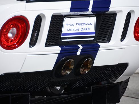 Used 2006 Ford GT RWD image 28