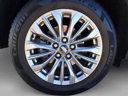 Used 2024 Cadillac XT4 Premium Luxury image 7