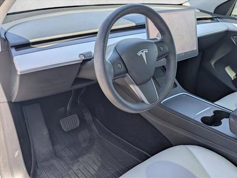 Used 2024 Tesla Model Y Long Range AWD/4WD image 10