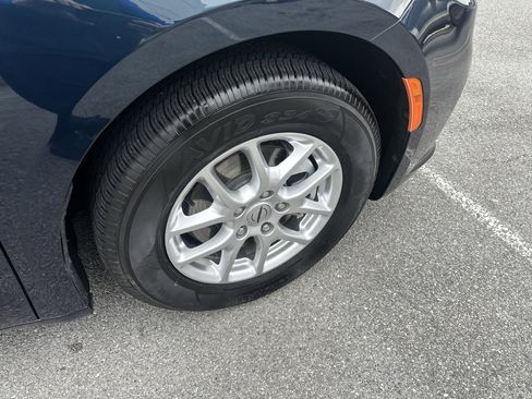 Used 2022 Chrysler Pacifica Touring-L image 29