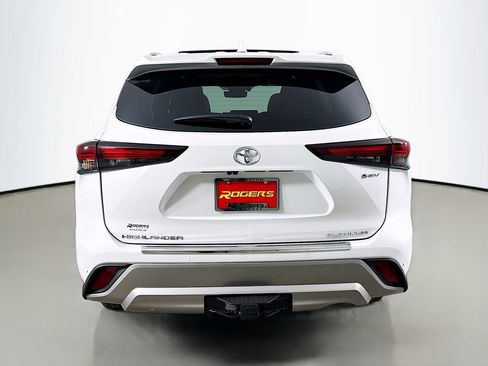 New 2026 Toyota Highlander Platinum AWD/4WD image 7