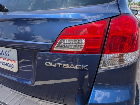 Used 2011 Subaru Outback 2.5i Premium w/ All-Weather Pkg AWD/4WD image 13