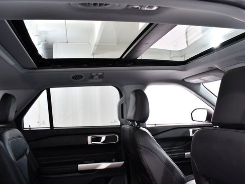 Used 2023 Ford Explorer XLT w/ Equipment Group 202A image 18