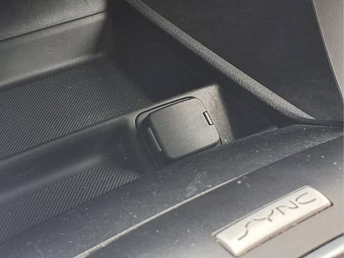 Used 2016 Ford Fusion SE FWD image 9