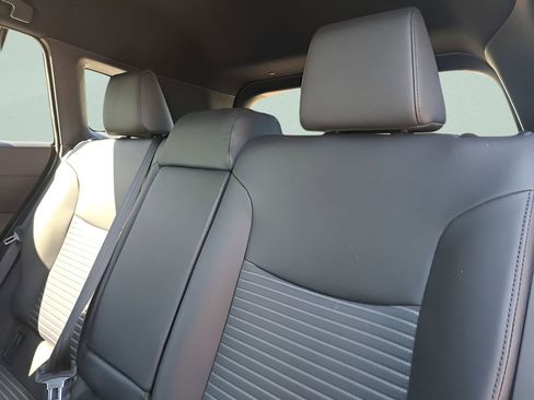 Used 2023 Toyota Corolla Cross XSE w/ Convenience Package image 9