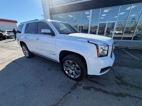Used 2017 GMC Yukon Denali image 2