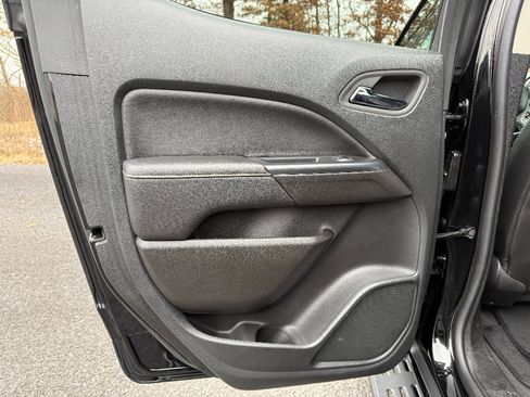 Used 2022 GMC Canyon AT4 image 23