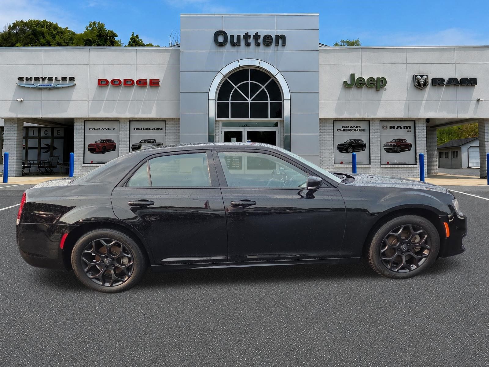 Certified 2022 Chrysler 300 Touring L AWD/4WD image 2