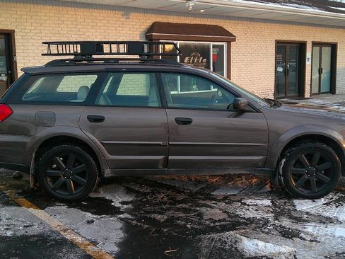 Used 2009 Subaru Outback 2.5i Special Edition image 3