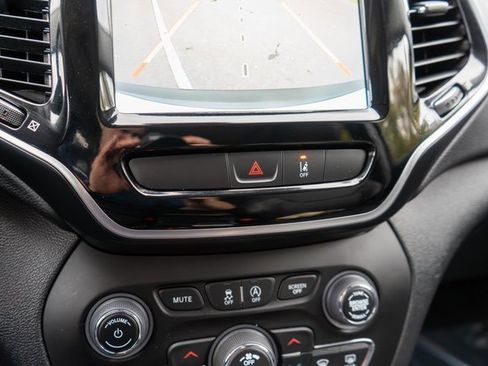 Used 2022 Jeep Cherokee Limited image 28