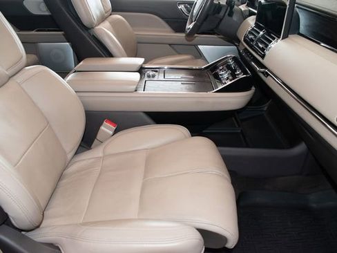Used 2023 Lincoln Navigator Reserve AWD/4WD image 10