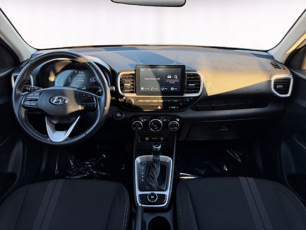 Used 2025 Hyundai Venue SEL FWD image 11