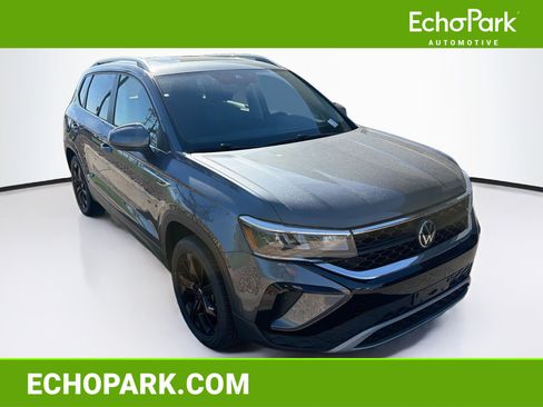 Used 2023 Volkswagen Taos SE w/ Panoramic Sunroof Package AWD/4WD image 1
