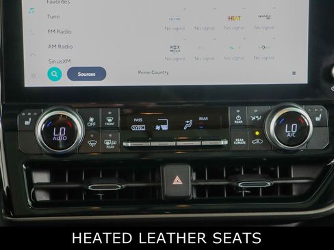 Used 2024 Toyota Highlander XLE FWD image 21