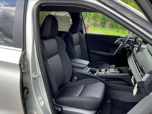 New 2025 Mitsubishi Outlander ES image 8
