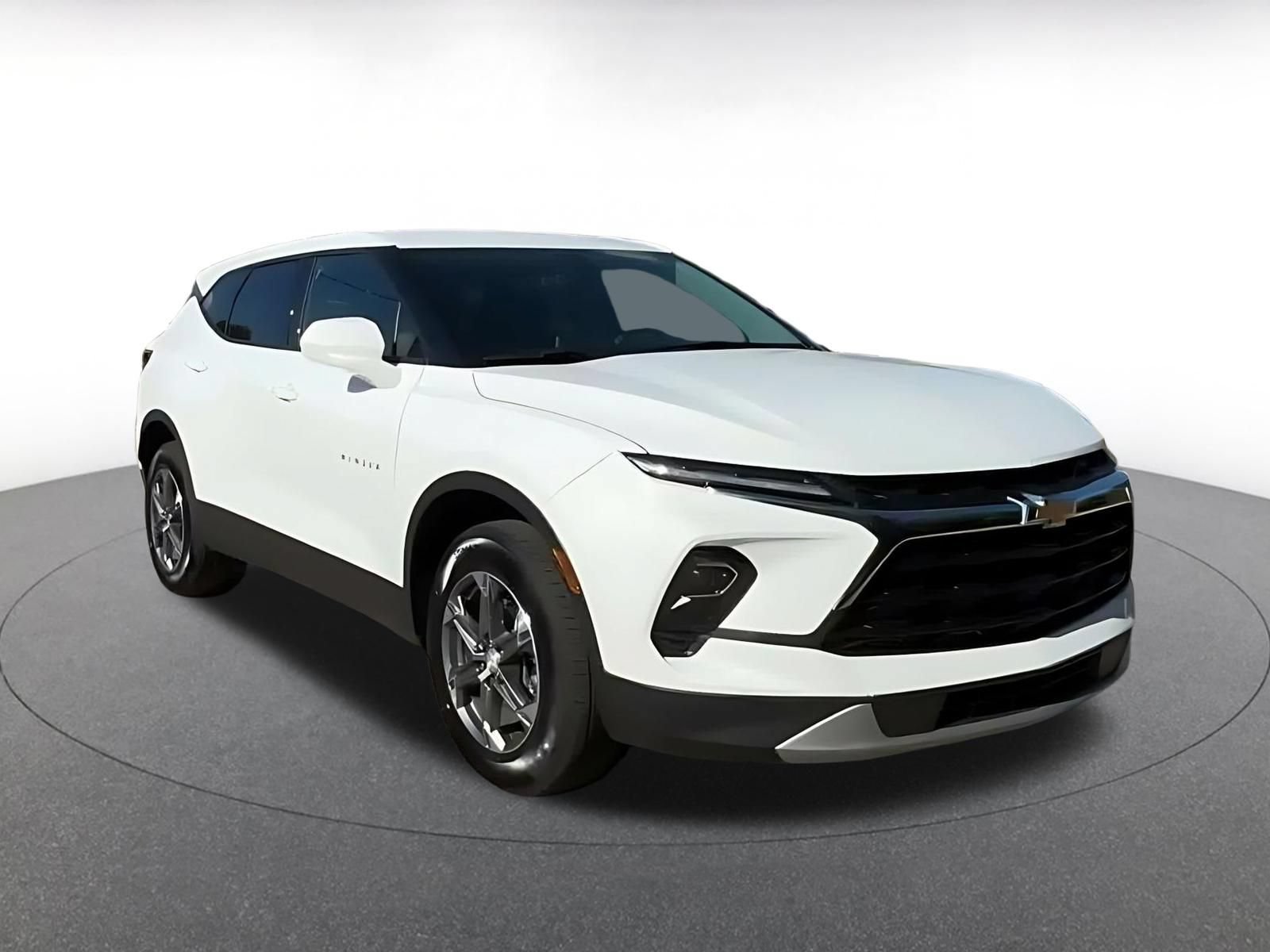Used 2026 Chevrolet Blazer LT FWD image 2