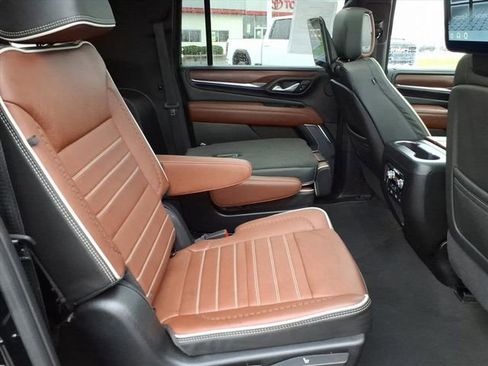 Used 2024 GMC Yukon XL Denali Ultimate AWD/4WD image 26