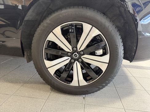 Used 2023 Volvo XC60 B5 Plus w/ Protection Package Premier FWD image 7