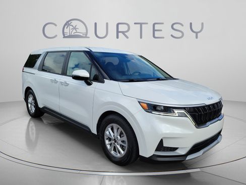 Used 2024 Kia Carnival LX FWD image 5