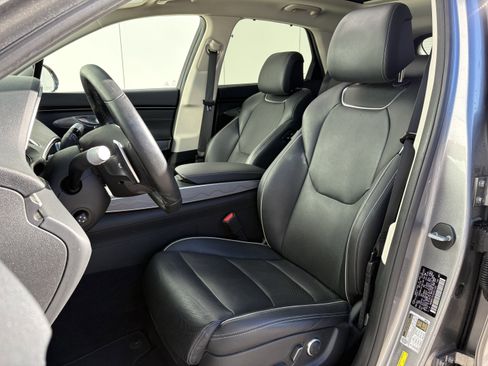 Used 2022 Genesis GV70 2.5T w/ Advanced Package image 11