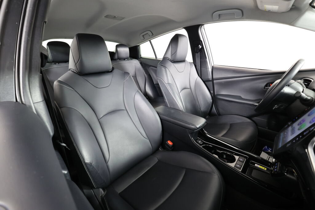 Used 2021 Toyota Prius Prime XLE w/ Carpet Mat Package (TMS) FWD image 24