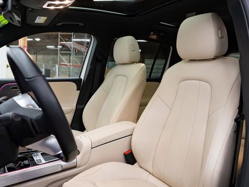 Used 2024 Mercedes-Benz EQB 300 4MATIC image 22