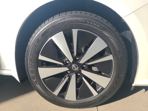 Used 2022 Nissan Altima 2.5 SV w/ SV Premium Package image 9