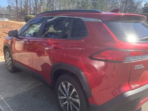 Used 2023 Toyota Corolla Cross XLE w/ Convenience Package image 2