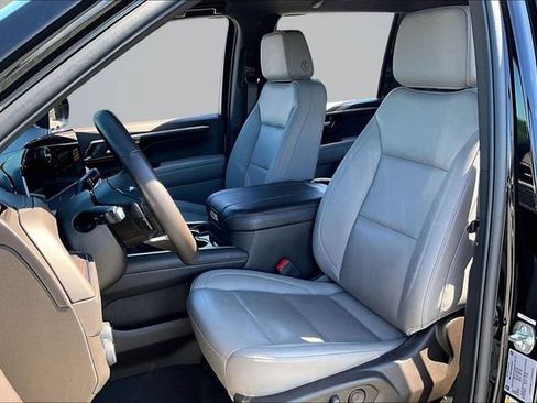 Used 2025 Chevrolet Suburban LT AWD/4WD image 22