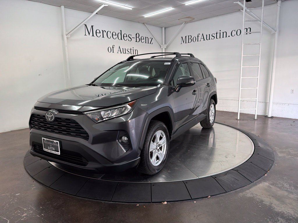 Used 2021 Toyota RAV4 XLE AWD/4WD image 3