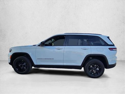 New 2025 Jeep Grand Cherokee Altitude image 5