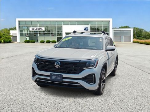 Certified 2024 Volkswagen Atlas SEL Premium R-Line AWD/4WD image 38
