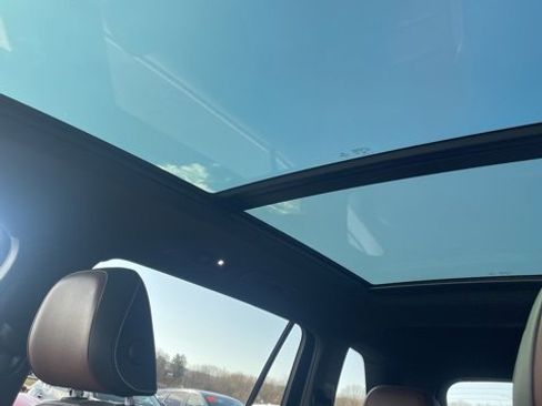 Used 2022 Volkswagen Tiguan SEL R-Line image 19